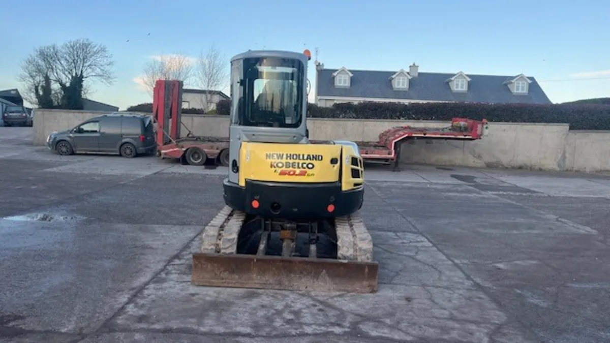 2011 New Holland E50 - Image 2