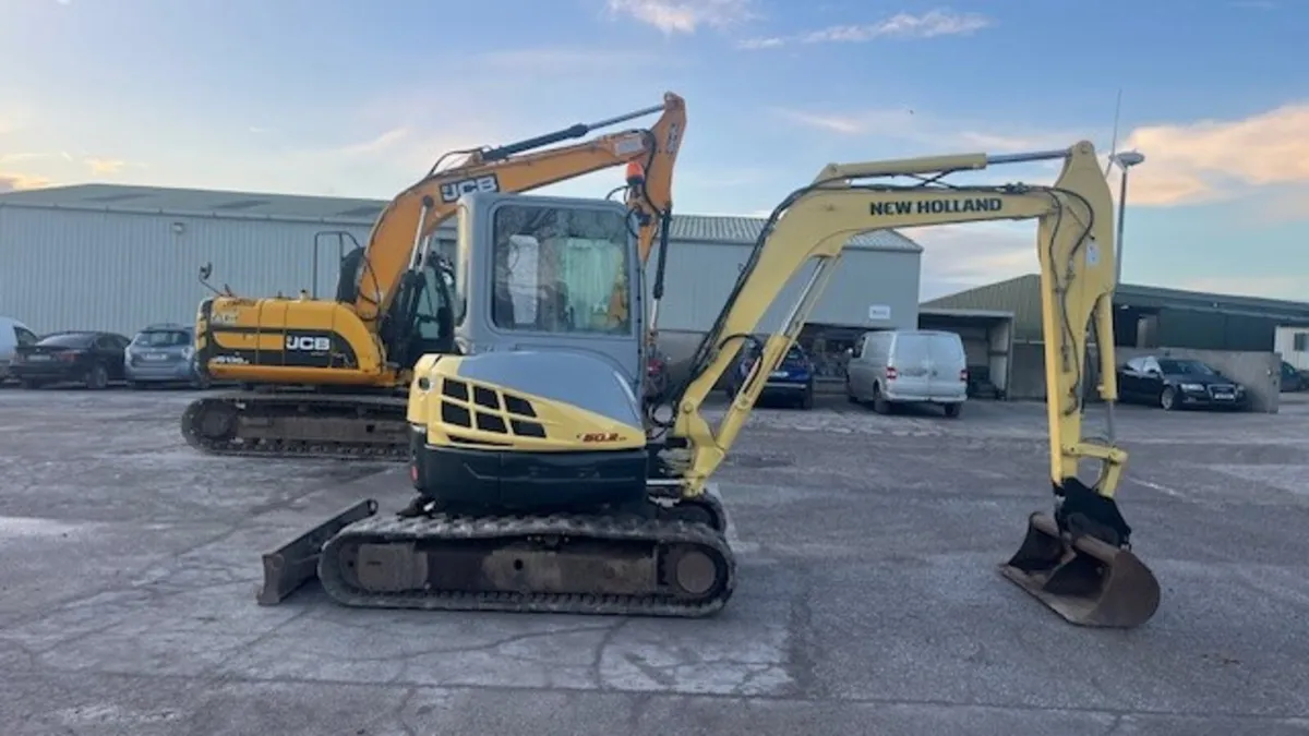 2011 New Holland E50 - Image 3