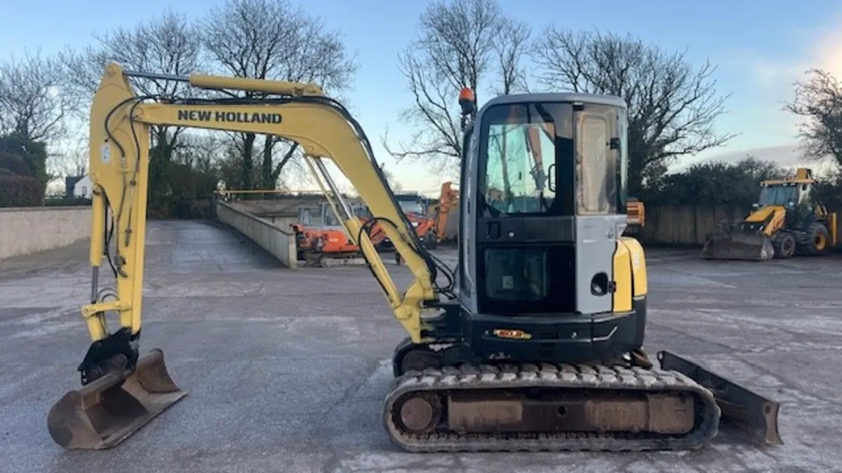 2011 New Holland E50 - Image 1