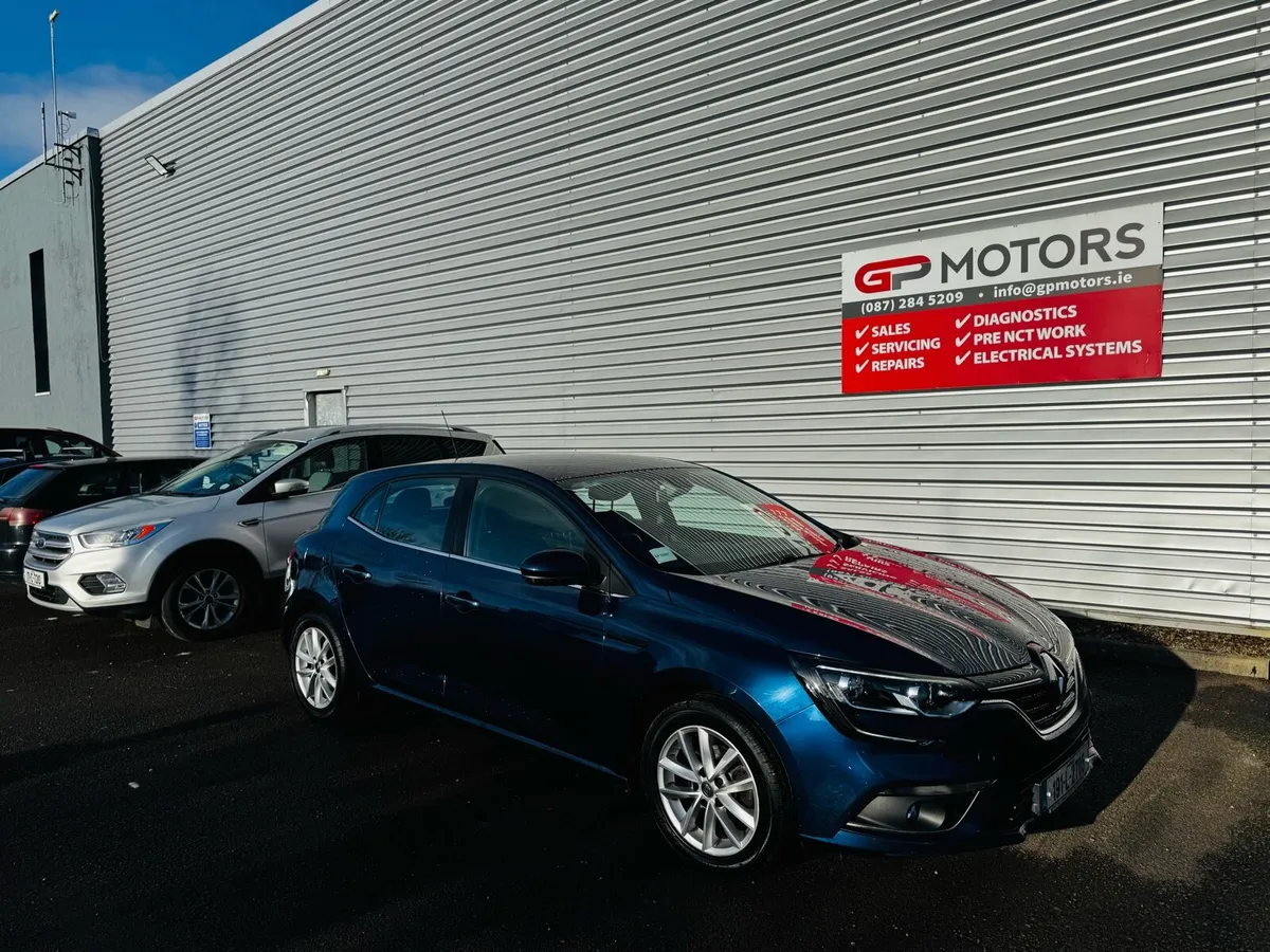 2019 Renault Megane - Image 2
