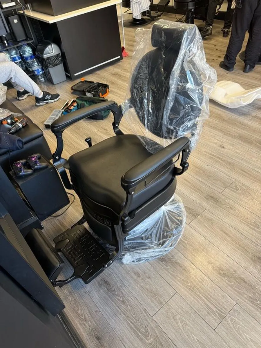 barber chair - Image 1