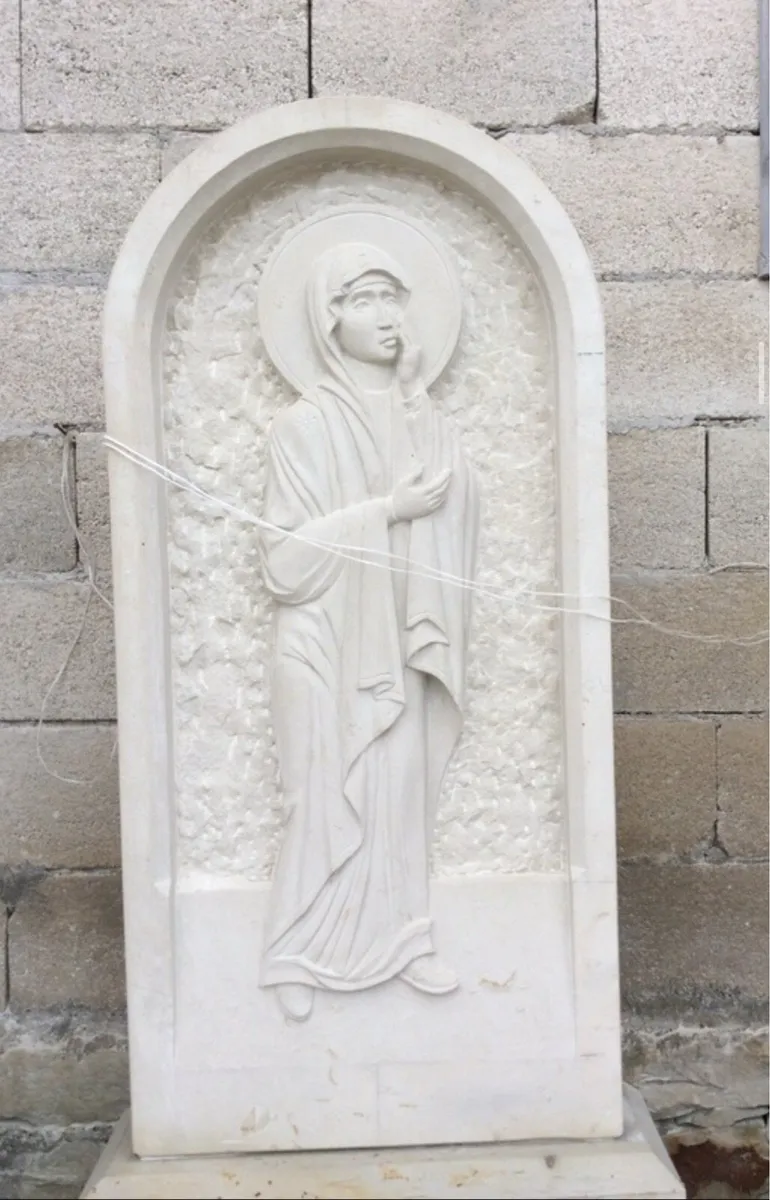 Stone pillars - Image 4