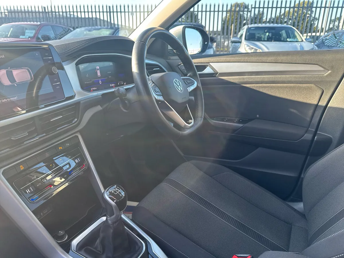 Volkswagen T-Roc Life 2.0Tdi 116HP - Image 3