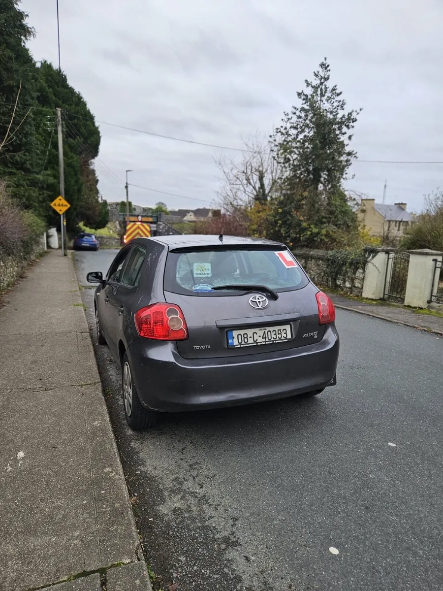 Toyota Auris 2008 - Image 2