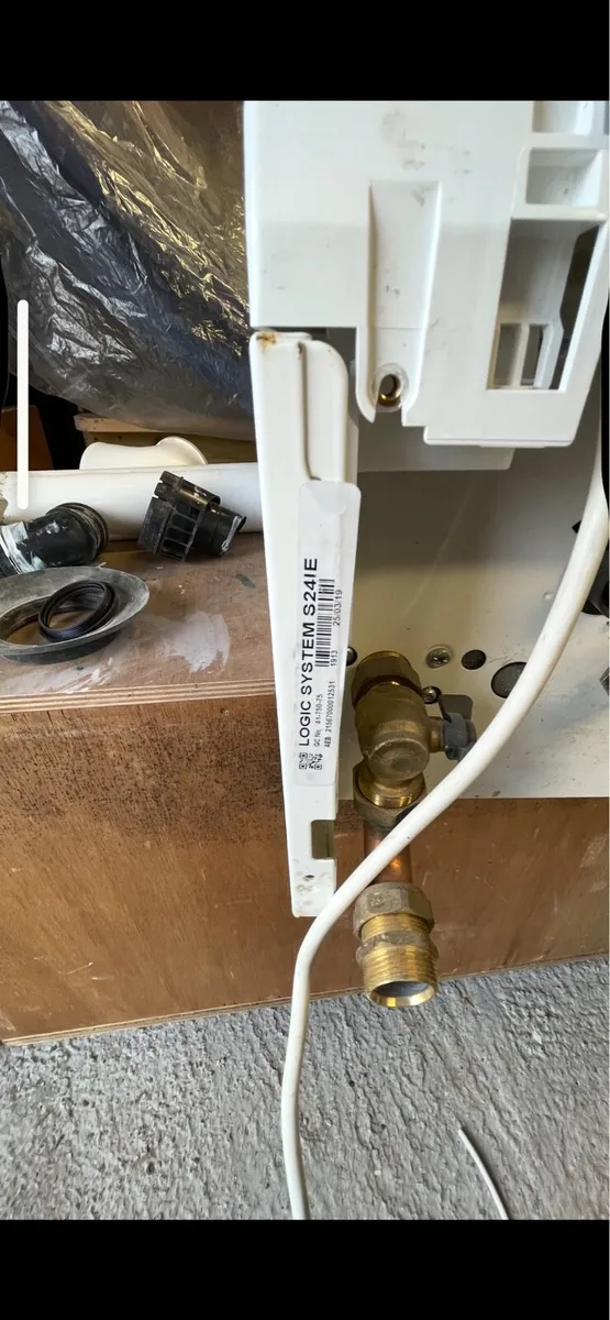 Gas boiler / fittings - Image 4