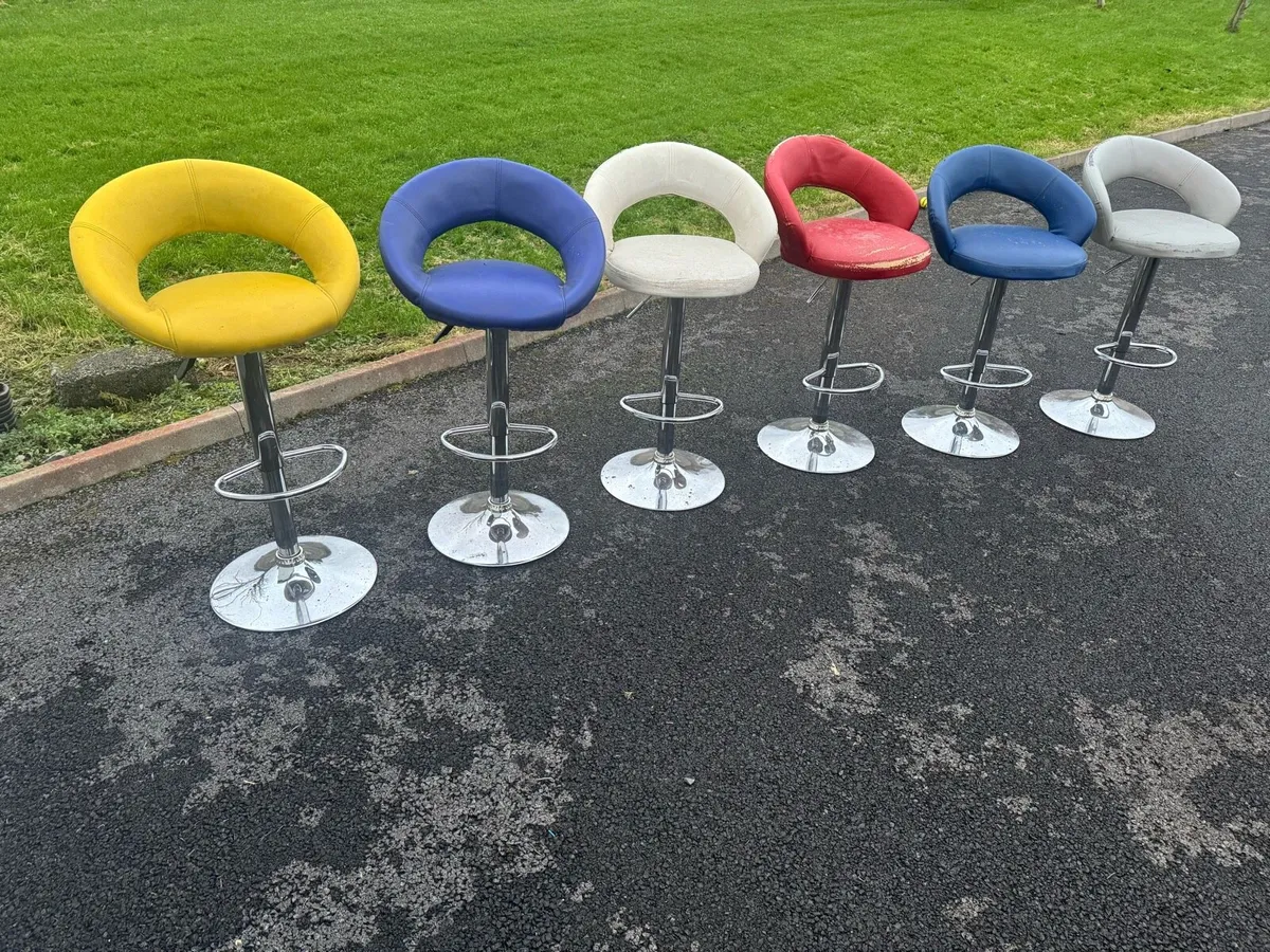 6 Bar stools - Image 1