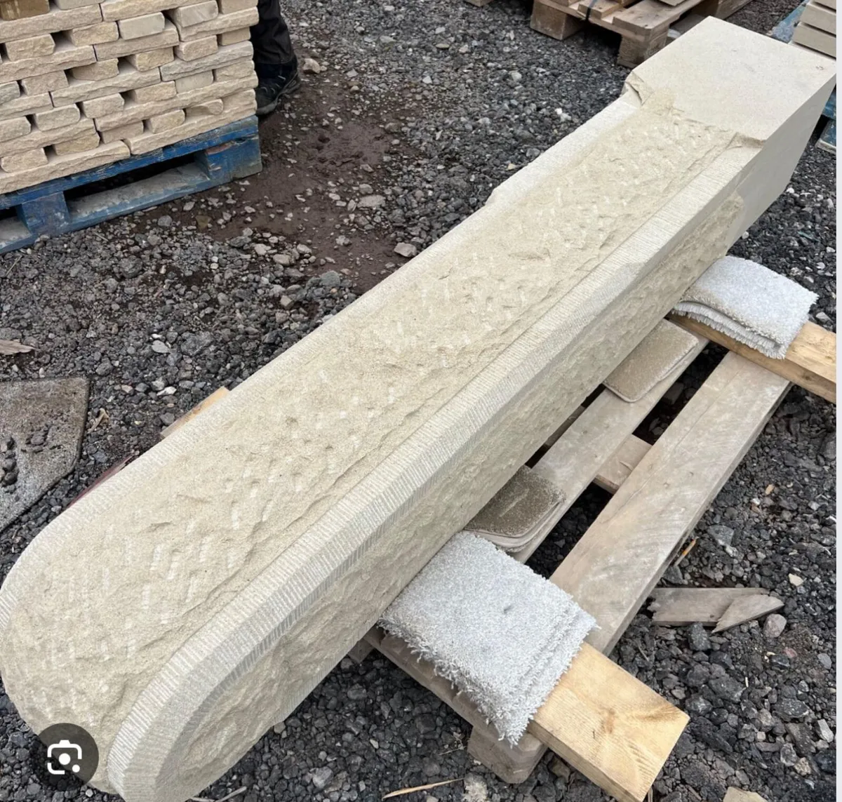 Stone pillars - Image 1