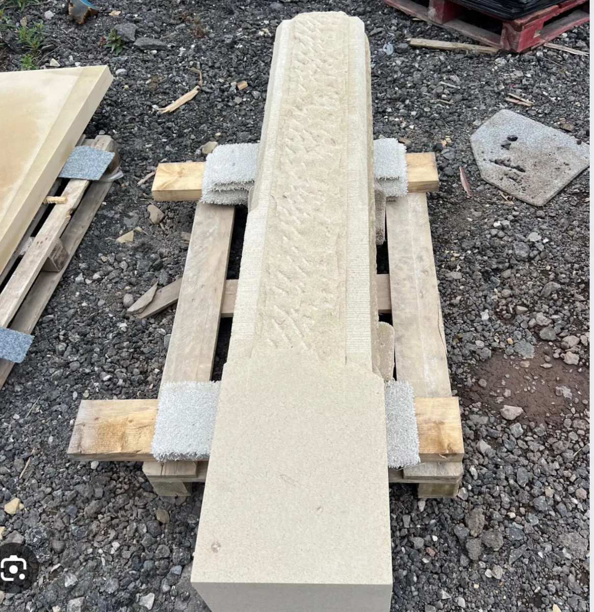 Stone pillars - Image 3