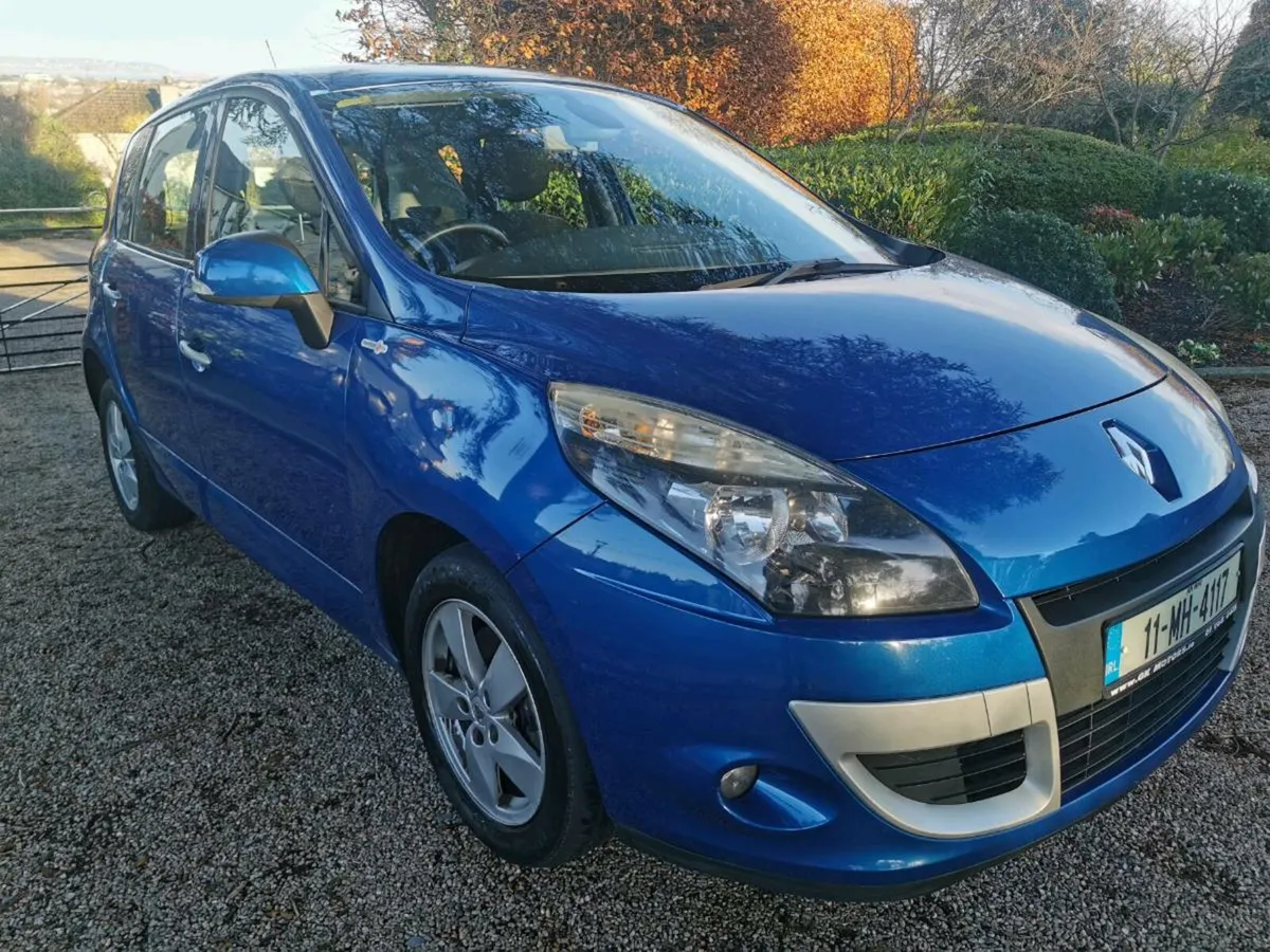 2011 Renault Scenic 1.5L DCI Diesel 5-Door MPV - Image 1