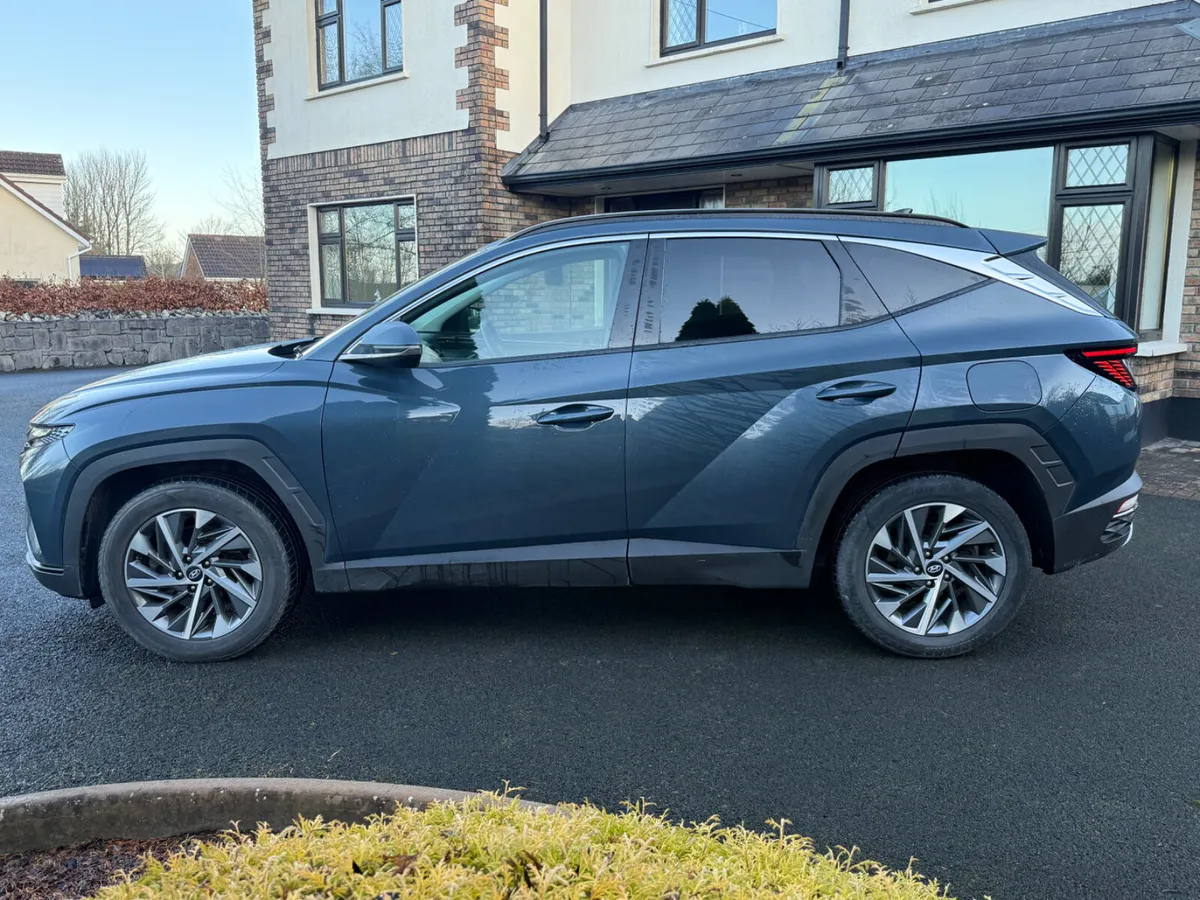 Immaculate 222 Hyundai Tucson Executive! - Image 4