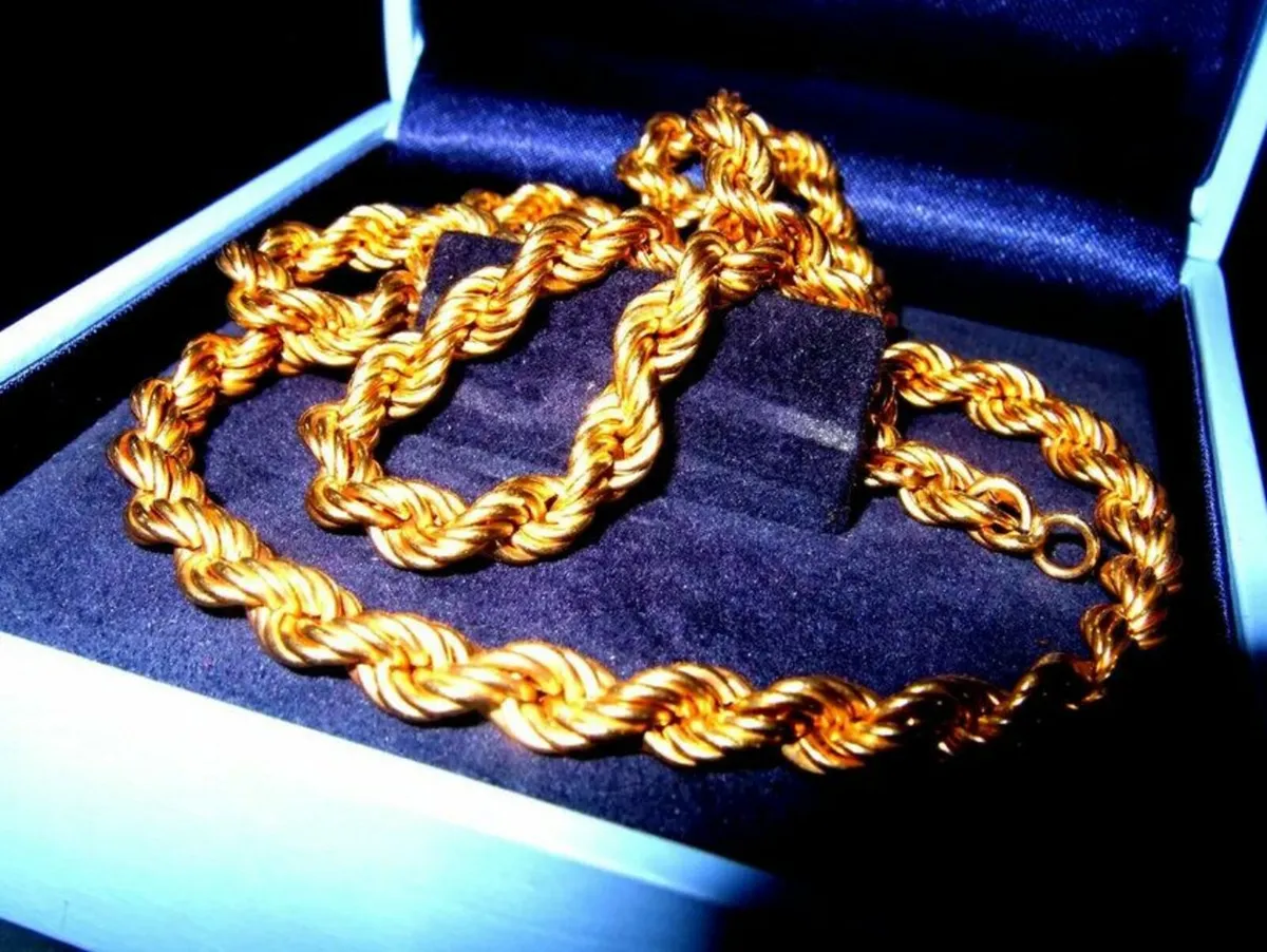 Vintage 9ct Gold Rope Chain - Image 1