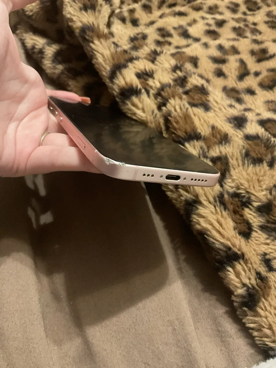 Pink iPhone 15 128gb - Image 4