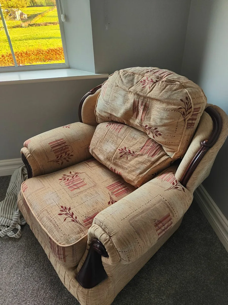 Free Sofa and 2 arm chairs - Image 1