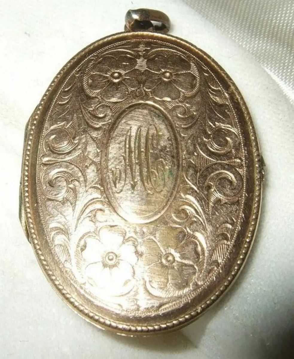 Large Vintage 9ct Gold Opening Locket - Image 2