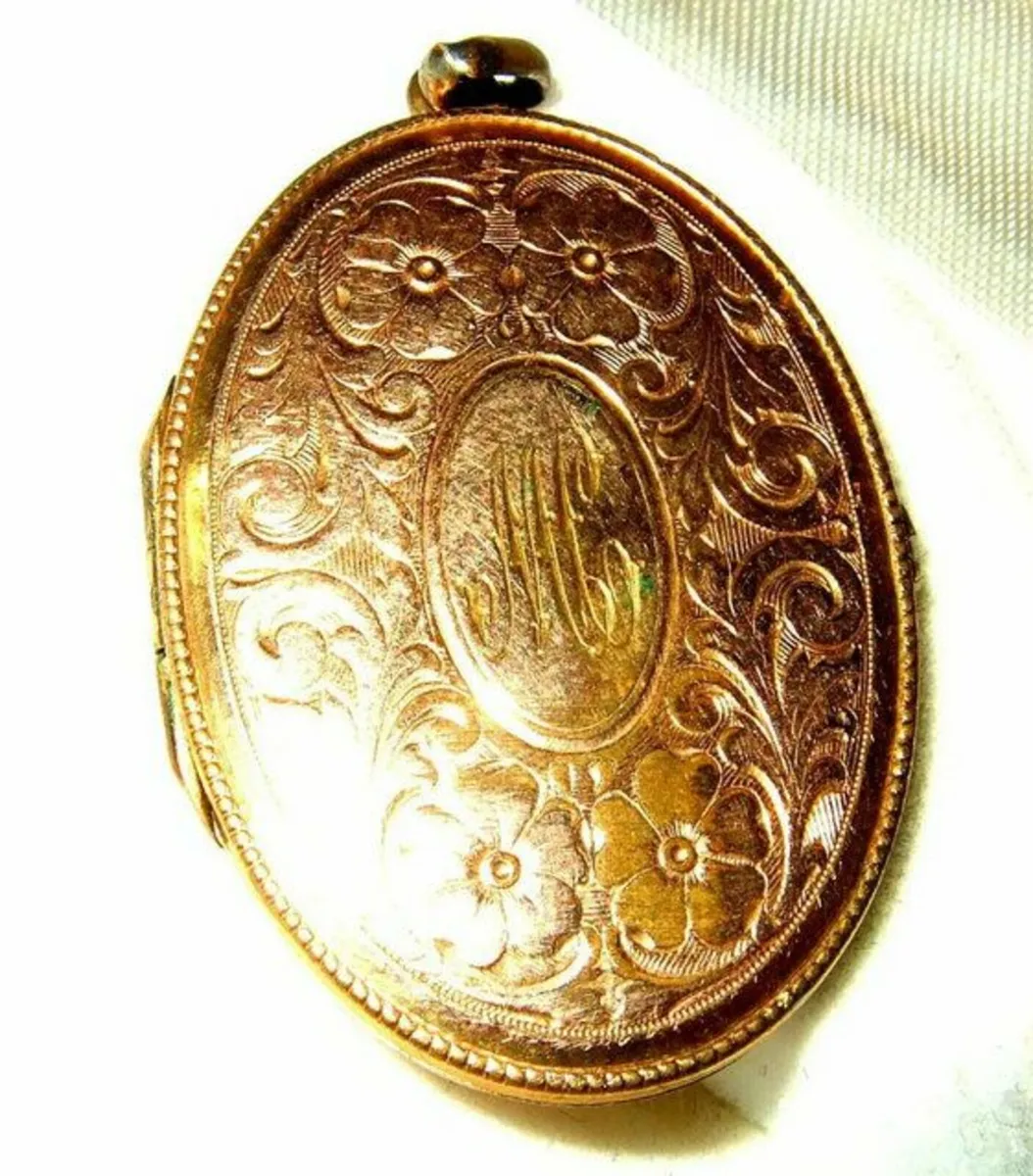 Large Vintage 9ct Gold Opening Locket - Image 3