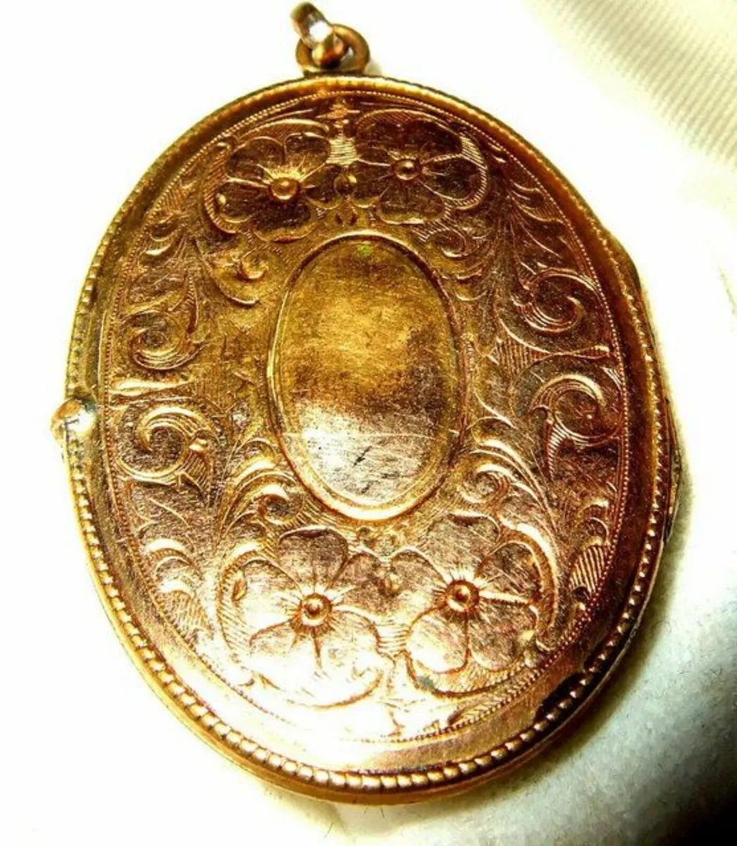 Large Vintage 9ct Gold Opening Locket - Image 4