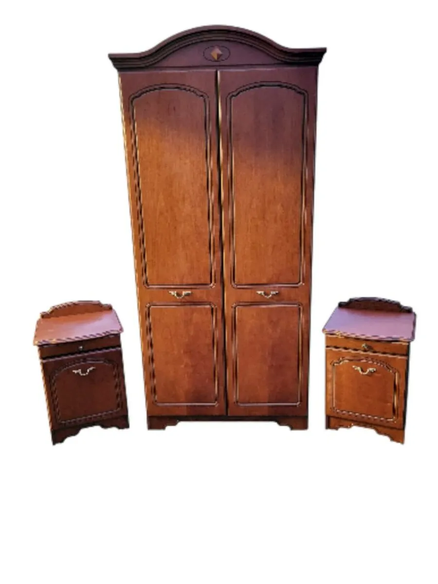 Beautiful Mahogany Wardrobe + 2 lockers - Image 1