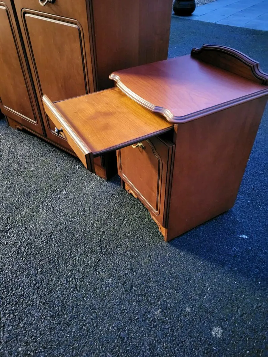 Beautiful Mahogany Wardrobe + 2 lockers - Image 3