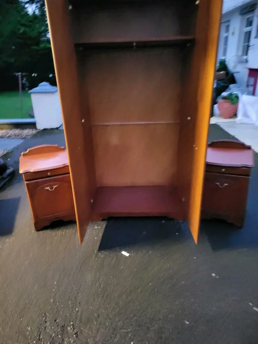 Beautiful Mahogany Wardrobe + 2 lockers - Image 4