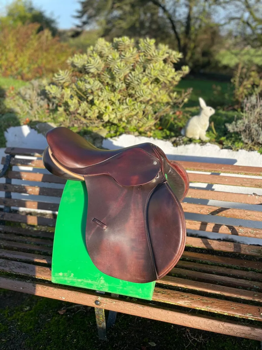 17” Berney bros Grand Prix International saddle - Image 1