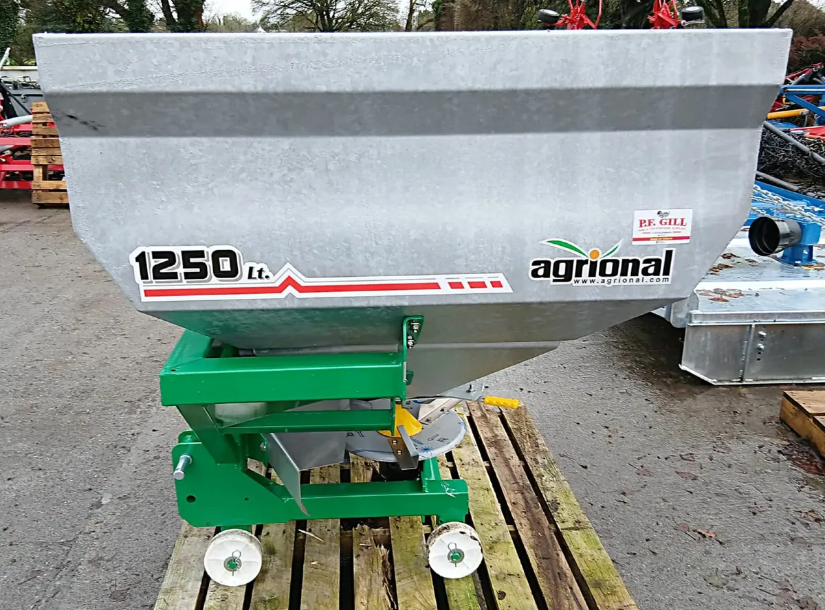 NEW AGRIONAL 1.25 TONNE FERT SPREADERS - Image 3