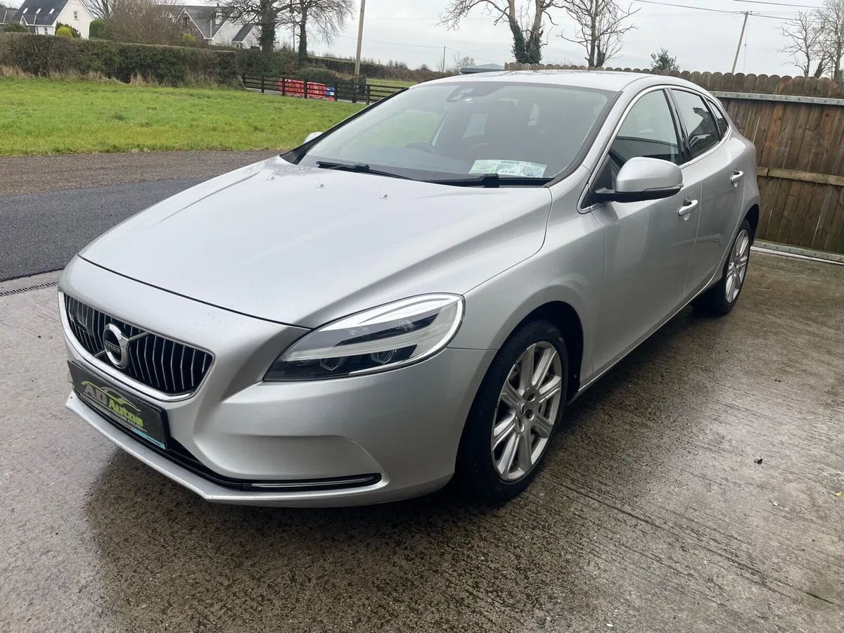 Volvo v40 - Image 3