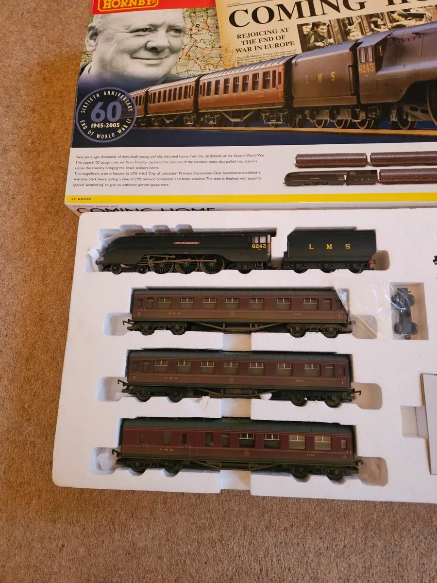 Hornby OO Gauge Train Set Coming Home - Image 2