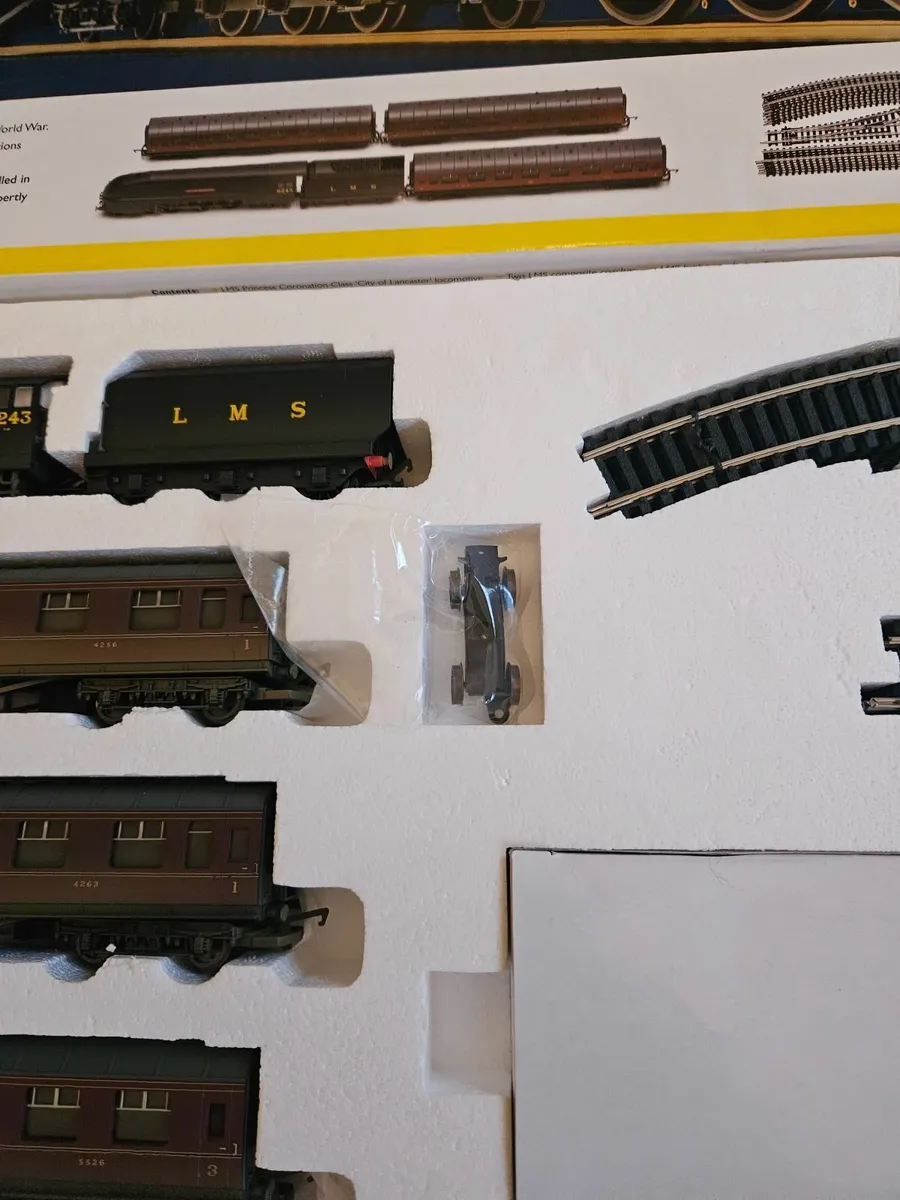 Hornby OO Gauge Train Set Coming Home - Image 3