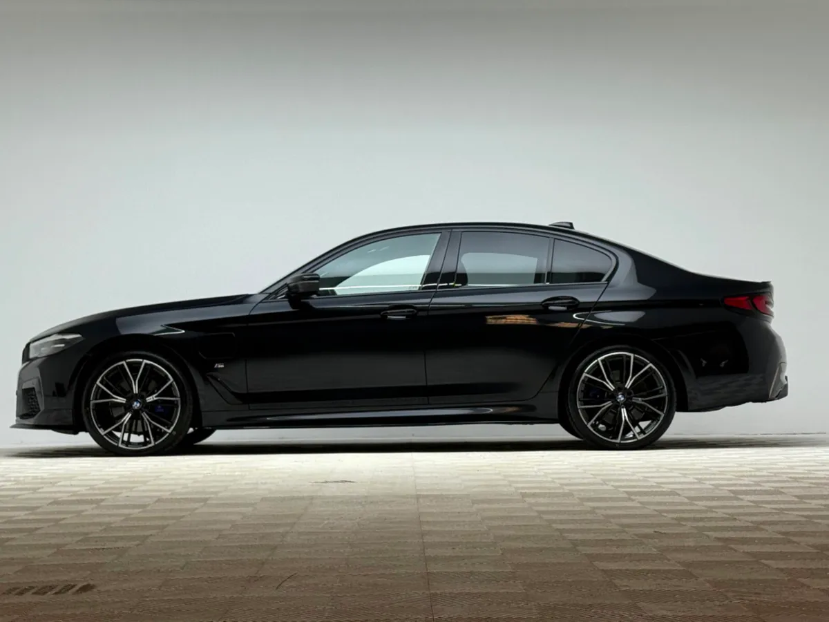 BMW 5-Series 530E M SPORT - Image 4