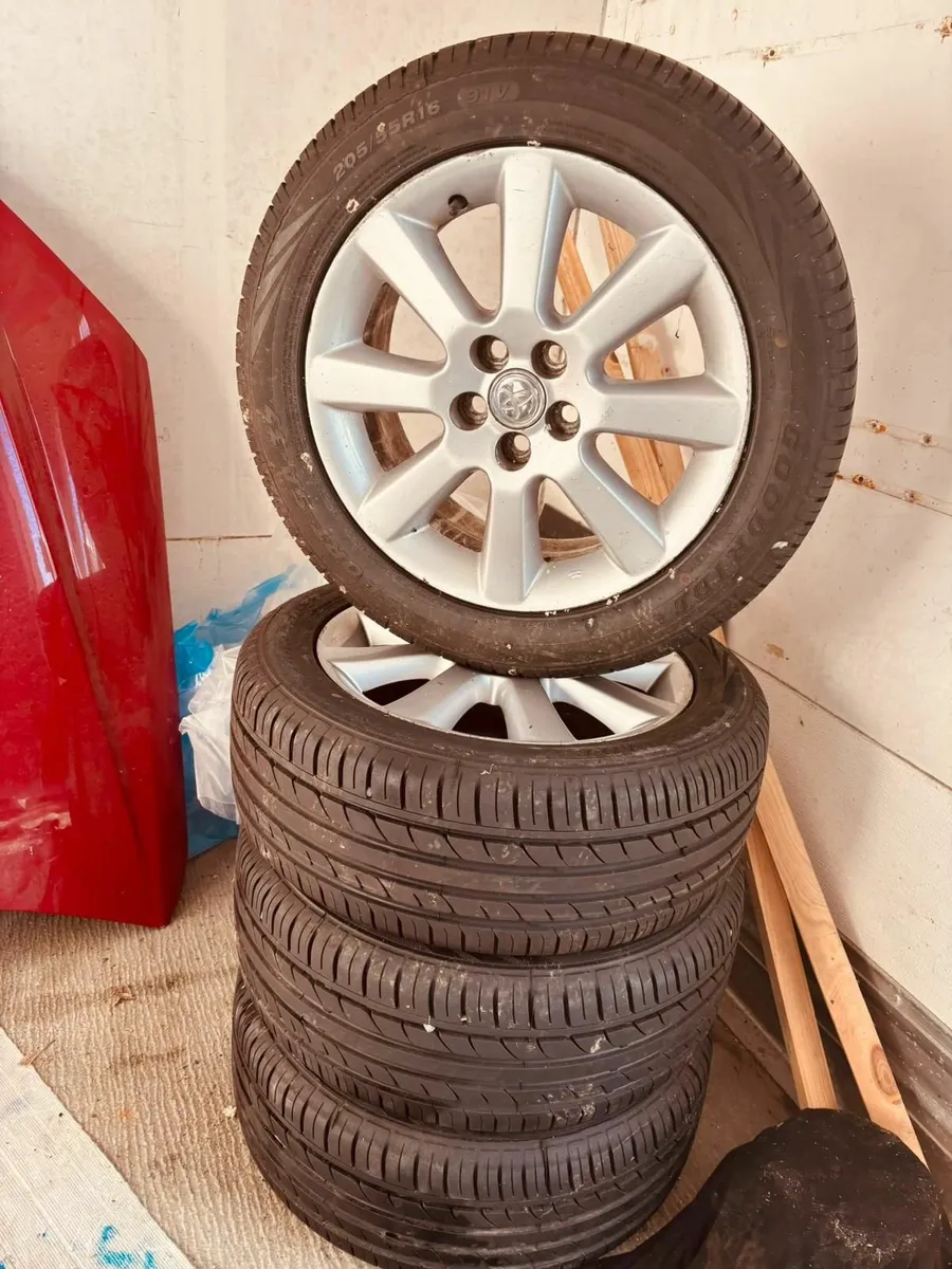 4 wheels with new tyres for Toyota