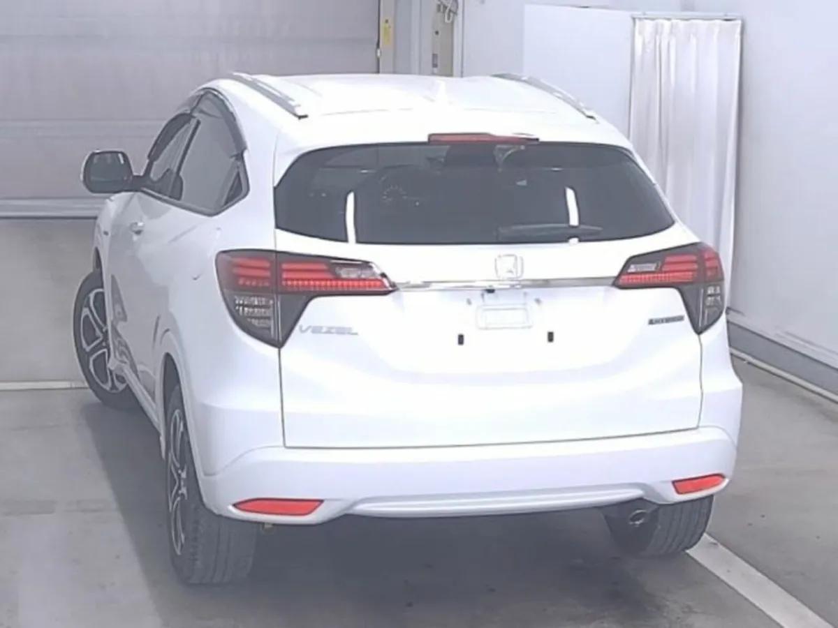 Honda Vezel HYBRID - HALF BLACK LEATHER - LEATHER - Image 2