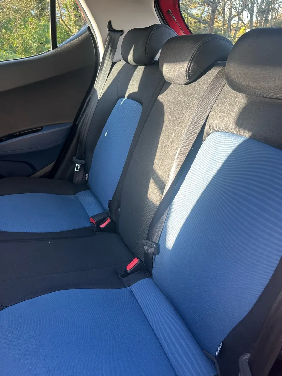 Hyundai i10 Deluxe - Image 4