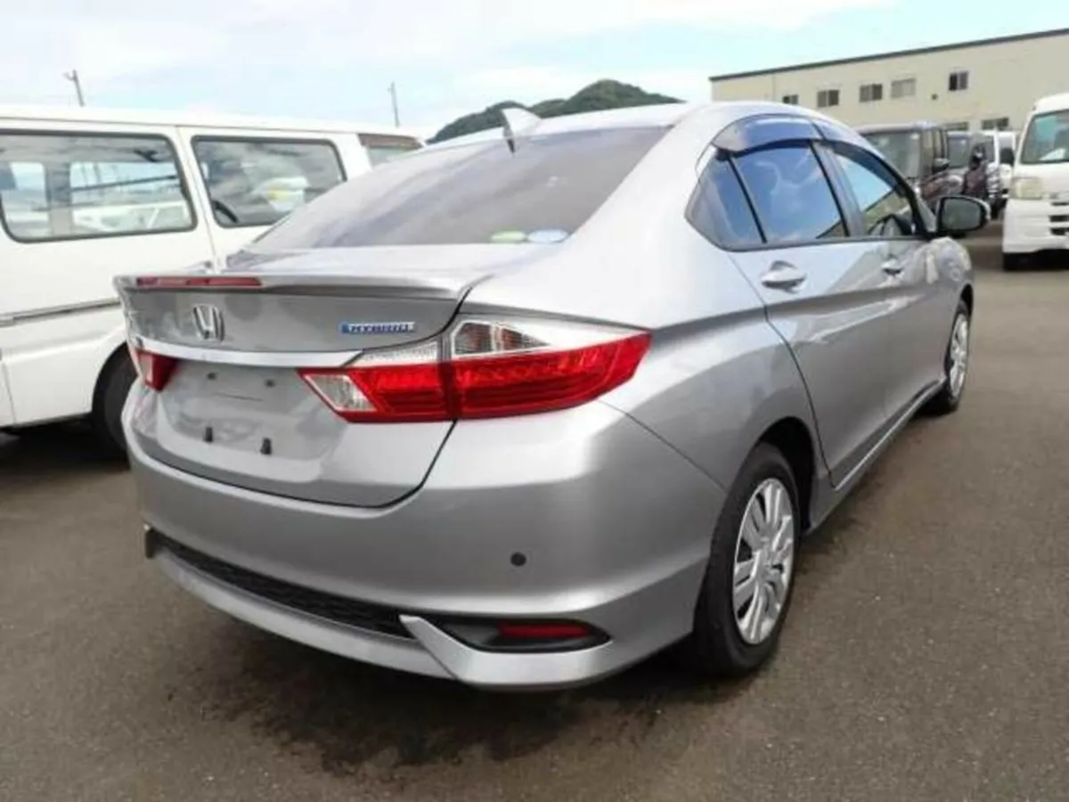 Honda Grace HYBIRD - HONDA SENSING - Image 2