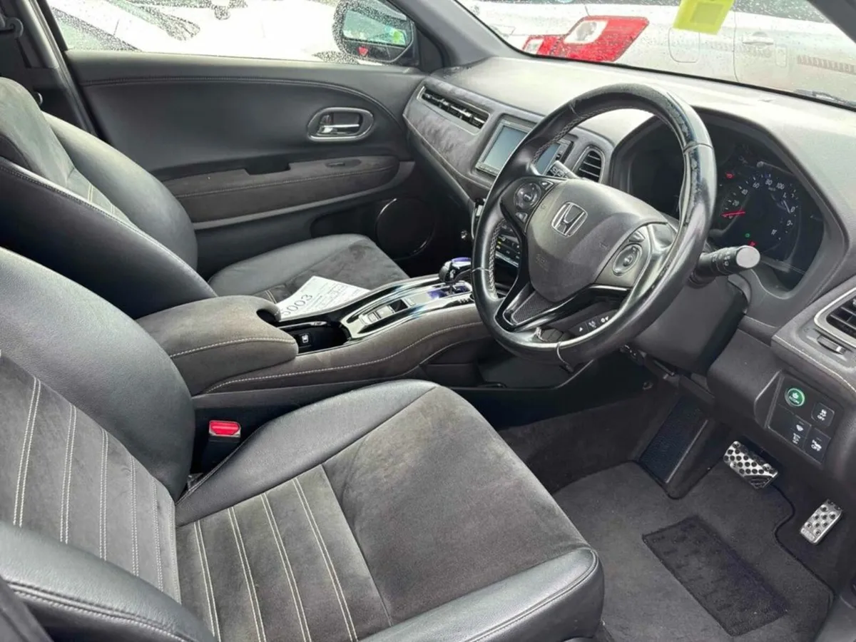 Honda Vezel ES EDITION - BLACK HALF LEATHER TRIM - - Image 3