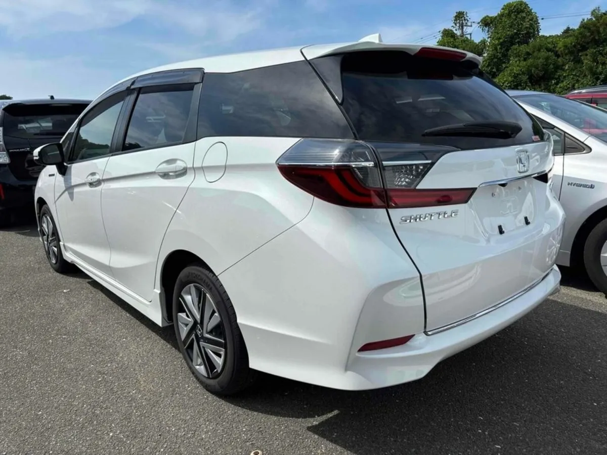 Honda Shuttle STANDARD 1.5 HYBRID AUTOMATIC - CRUI - Image 2