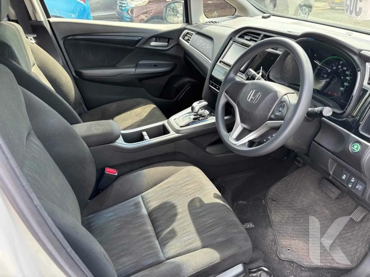 Honda Shuttle STANDARD 1.5 HYBRID AUTOMATIC - CRUI - Image 3