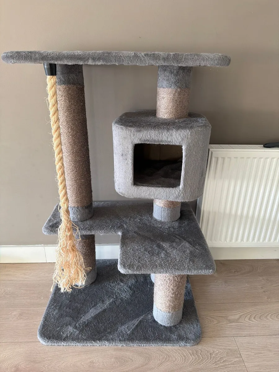 Cat tree - Image 1