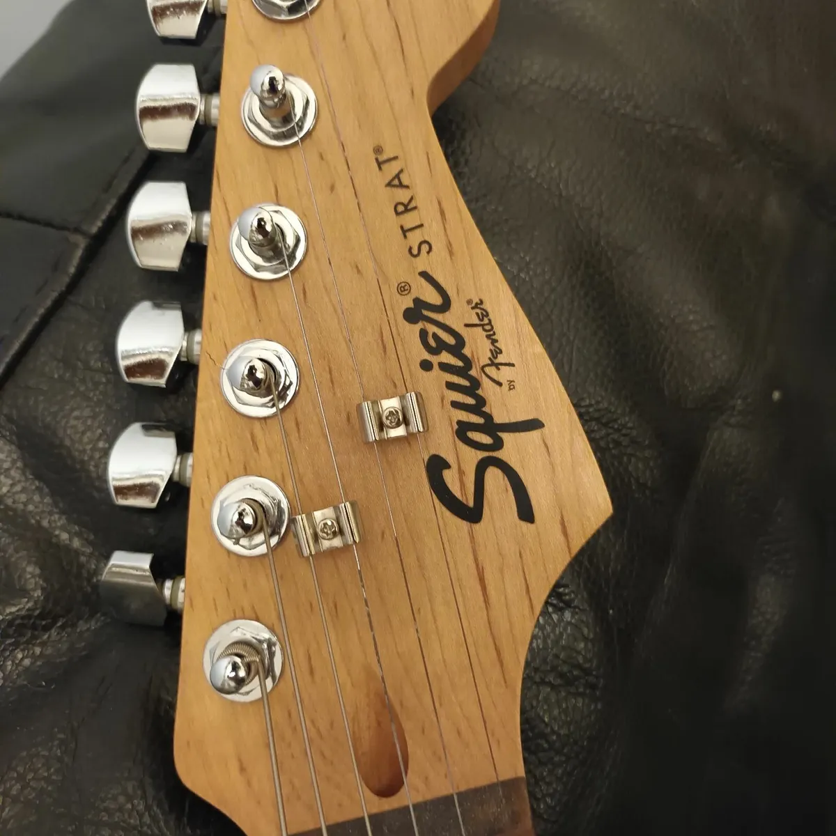 Electric guitar - Image 2