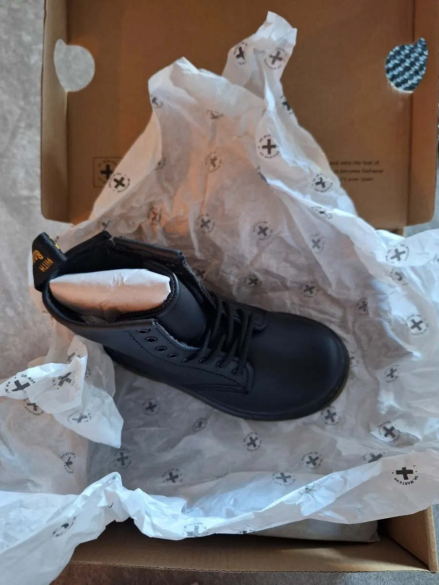 New Dr.Martens boots toddler size 7 - Image 2