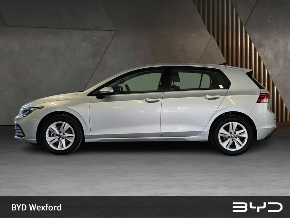 Volkswagen Golf 1.0 TSI 110HP Life - Image 4