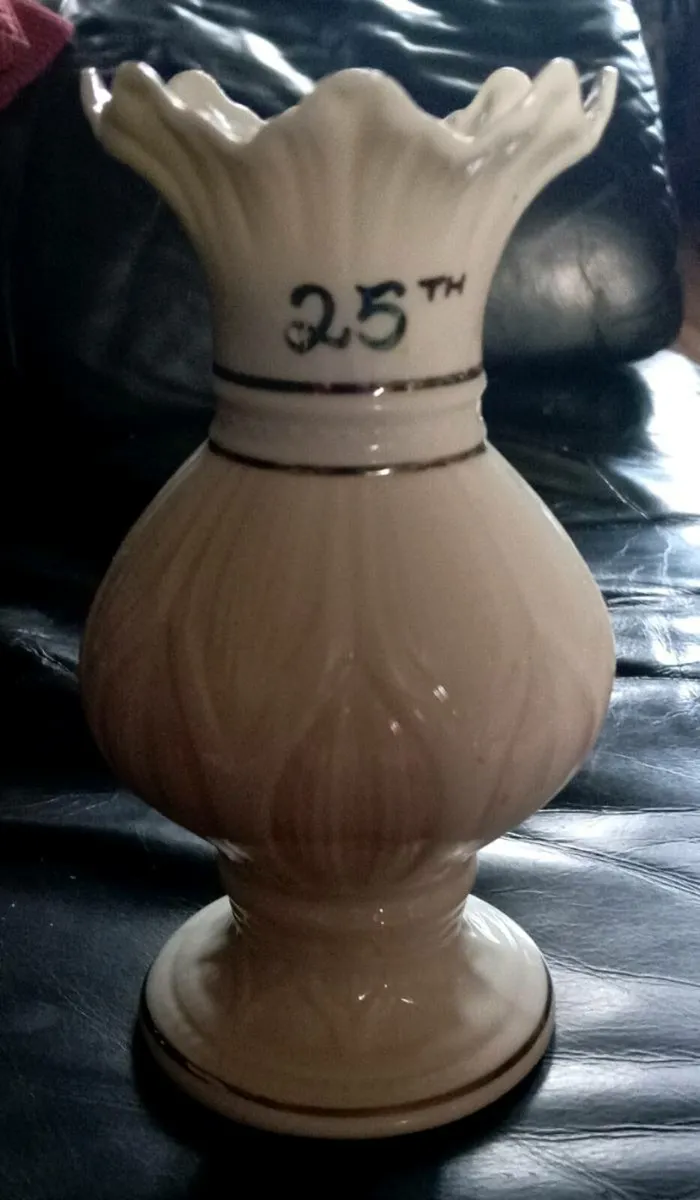 Belleek Lotus Blossom Spill Vase 25th - Image 2