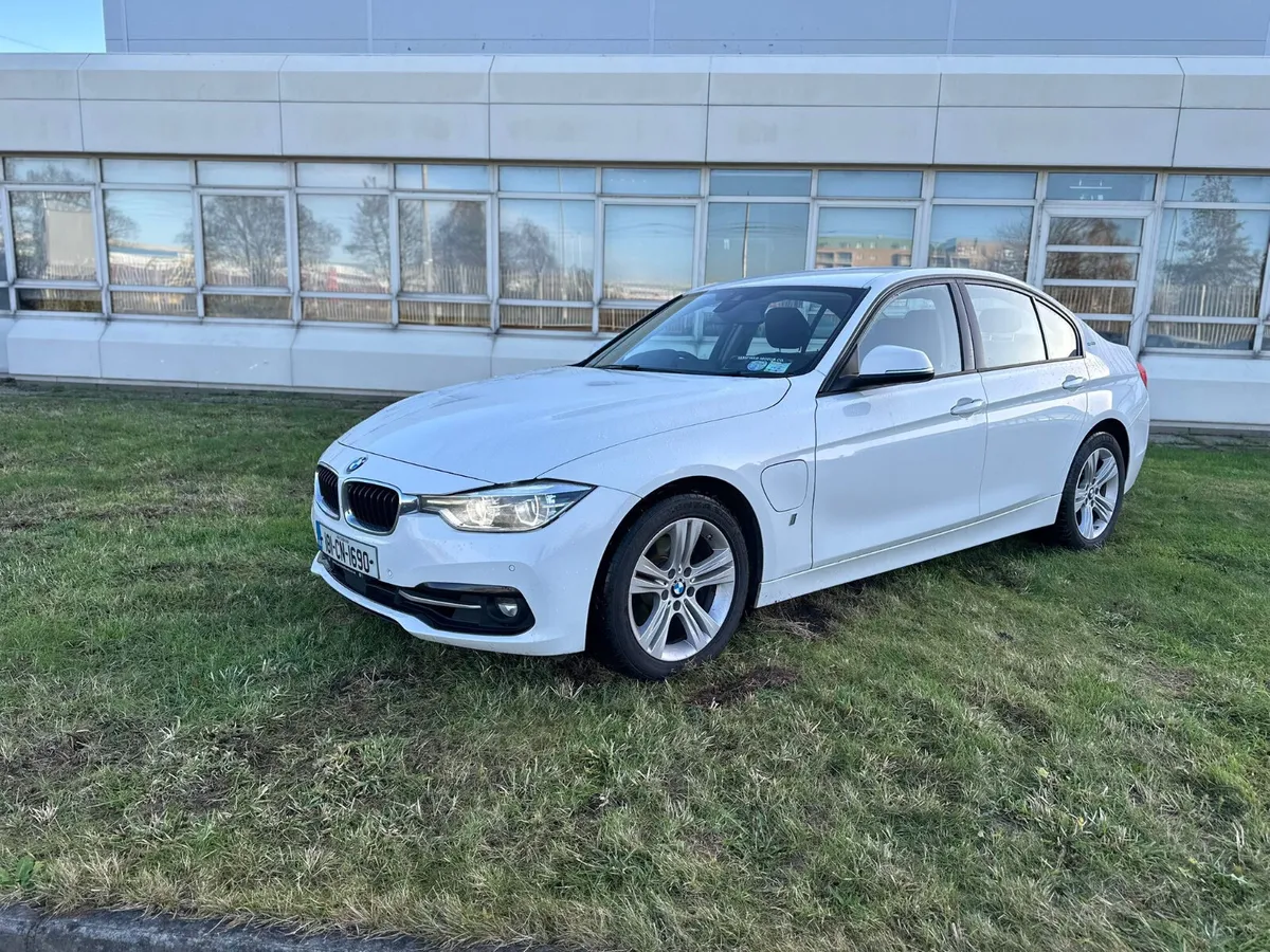BMW 330e  2018 - Image 2