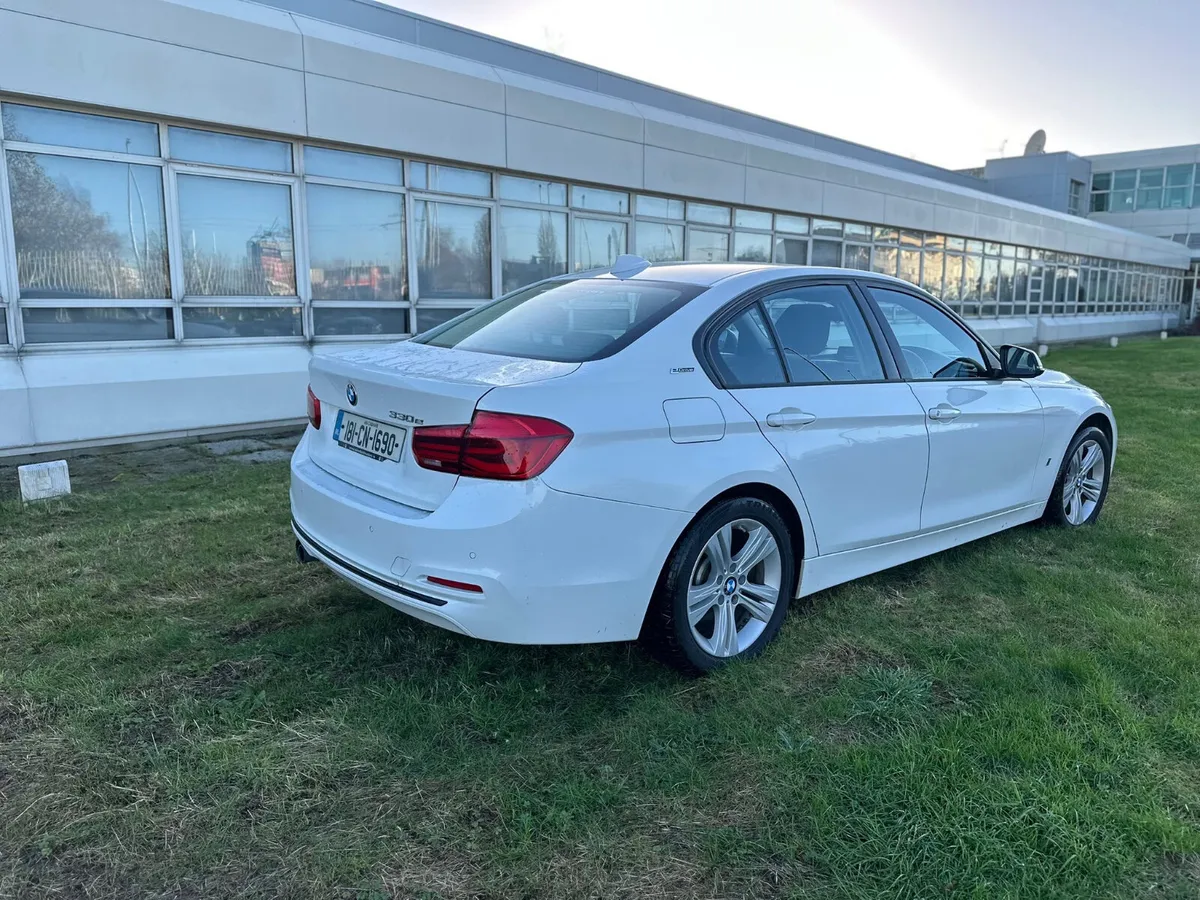 BMW 330e  2018 - Image 3