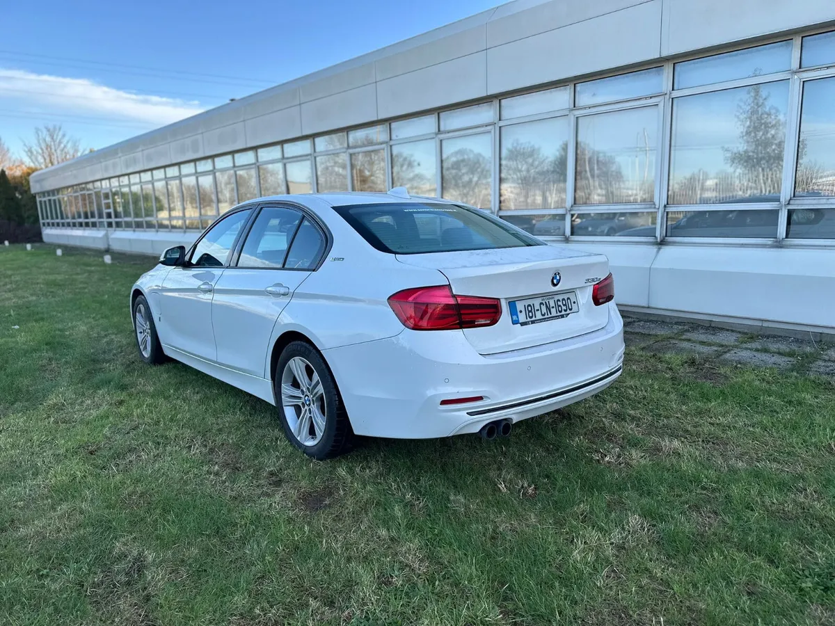 BMW 330e  2018 - Image 4