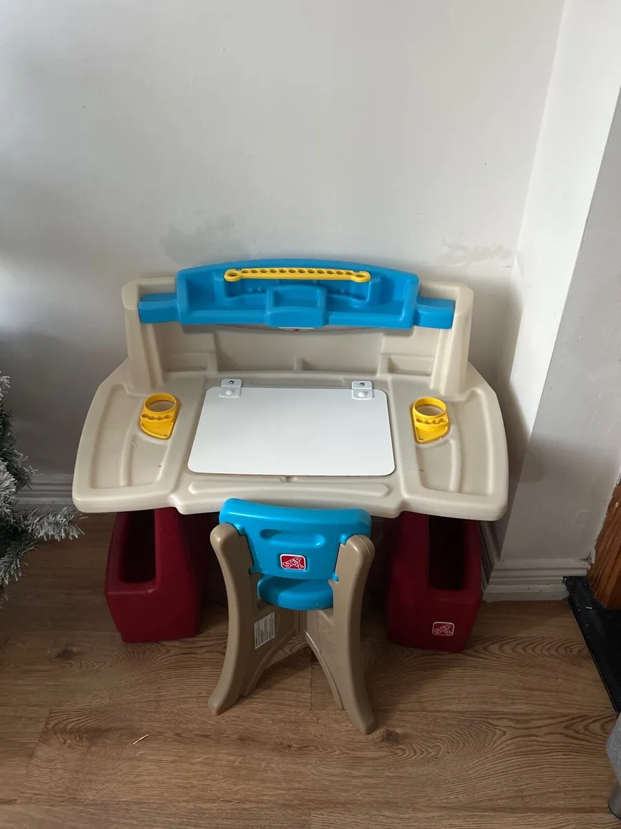 Step 2 art desk - Image 2