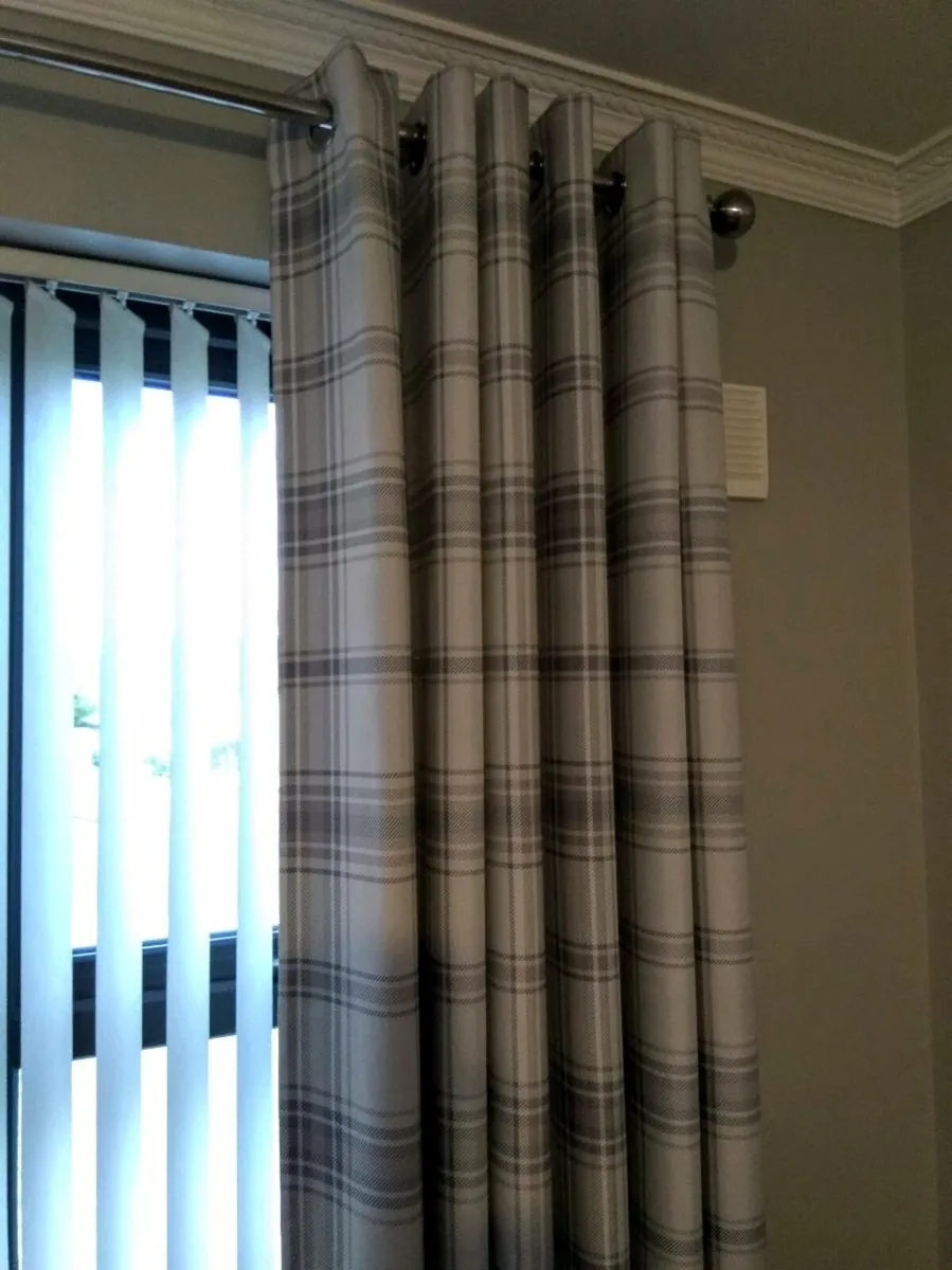 Curtains - Image 2