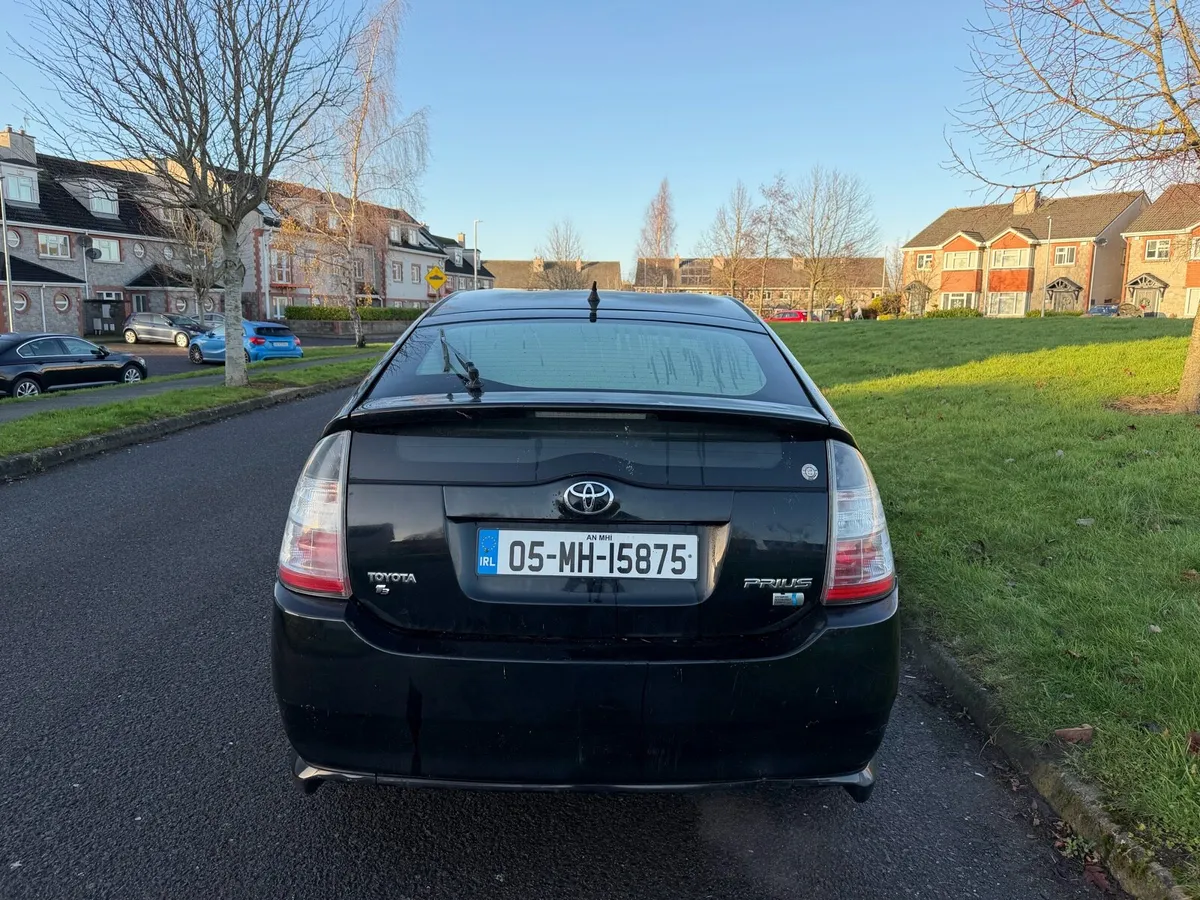 Toyota Prius 1.5 hybrid Automatic - Image 2