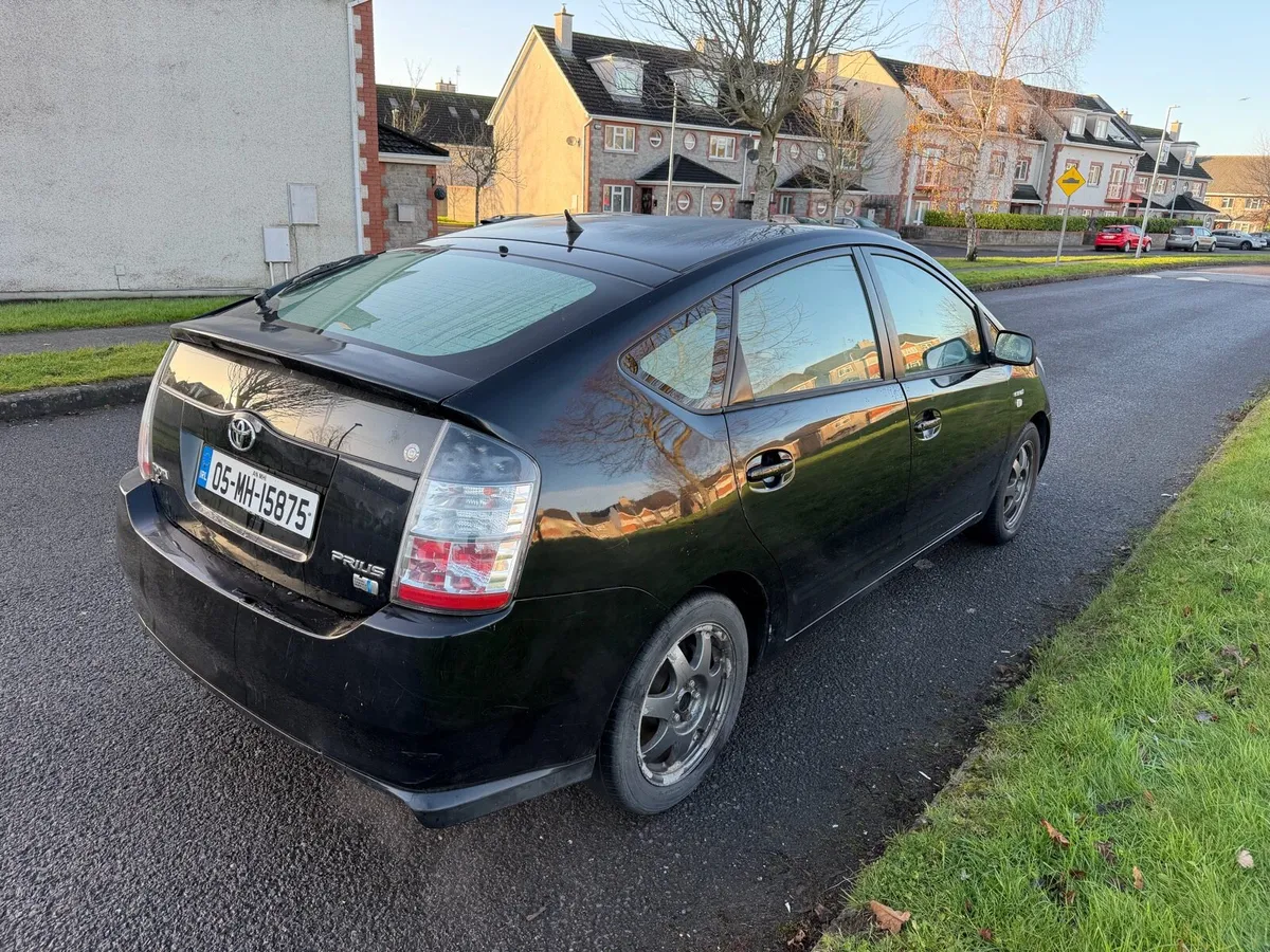 Toyota Prius 1.5 hybrid Automatic - Image 3