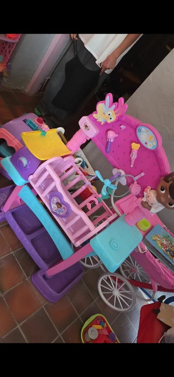 Doc mcstuffins baby station and ambulance - Image 2