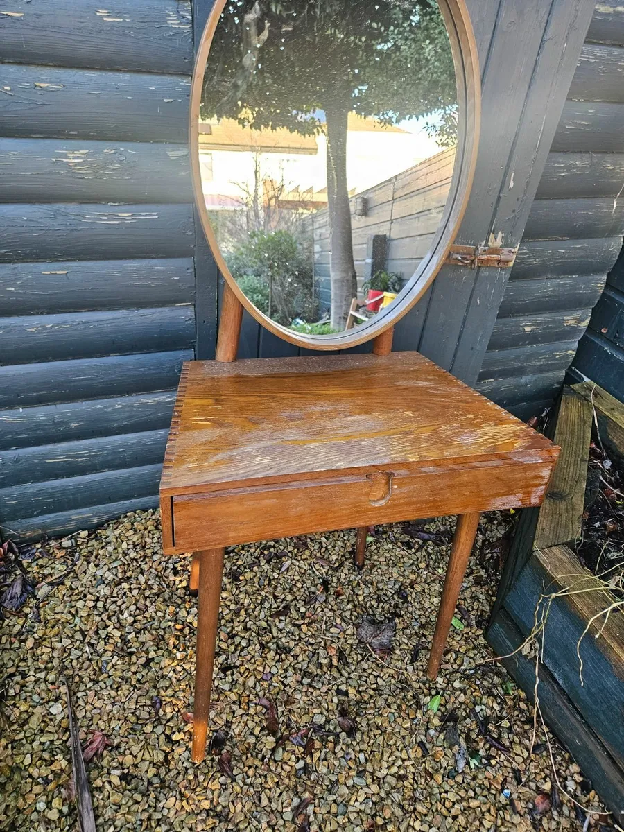 Dressing table - Image 1